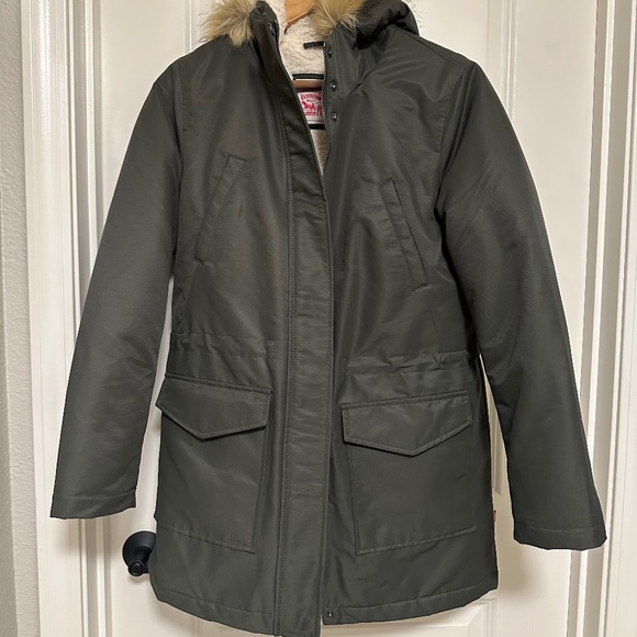 Levi’s Women's Hooded Fishtail Parka With Faux-Fur Trim Olive / Military Green S - Picture 8 of 13